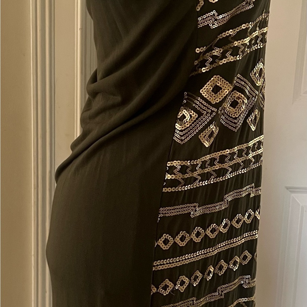 Great🎉 condition ROMEO AND JULIET COUTURE Olive&Gold Patterned Sleeveless Dress - Picture 2 of 5